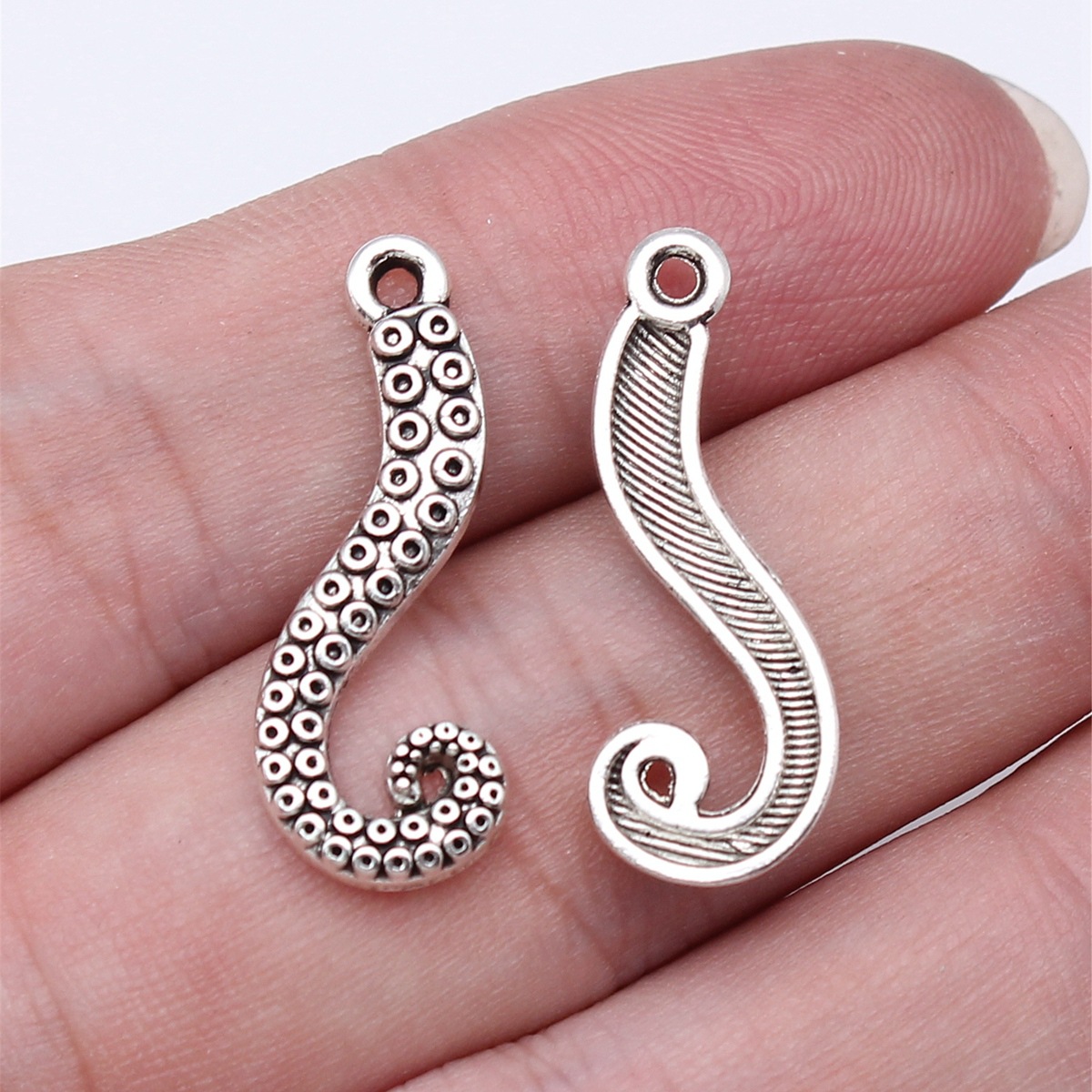 WYSIWYG 20개 26x10mm 4색 문어 다리 참 - Vintage Fashion Theme 리뷰 및 가격